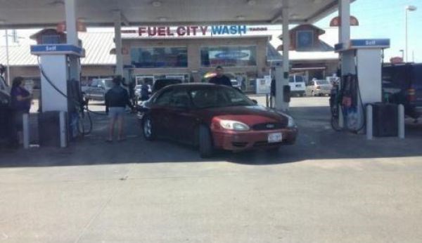 haha..idiota svugdje..