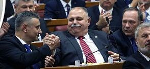 čemu li se raduju..novom porezu ili kakvoj reformi..?? :O