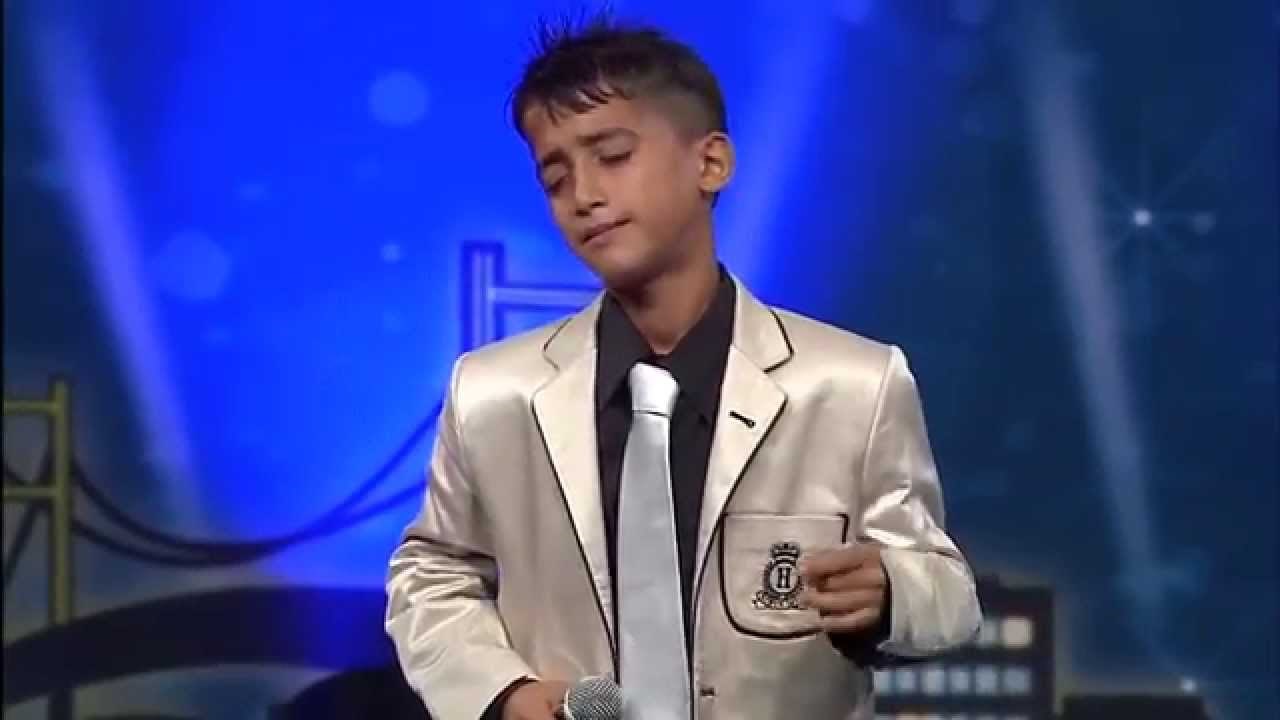 šteta što nema prijevoda, ali mali, čini se, rastura..video