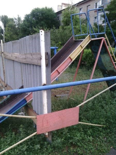 pa se čudimo što su nam klinci u banani..