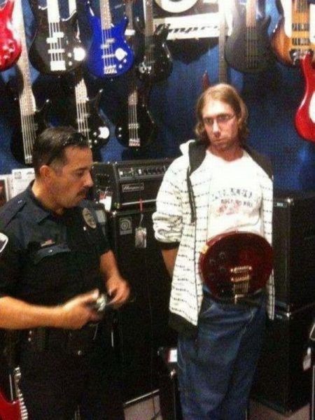 lopov..ok, ali još i kreten..