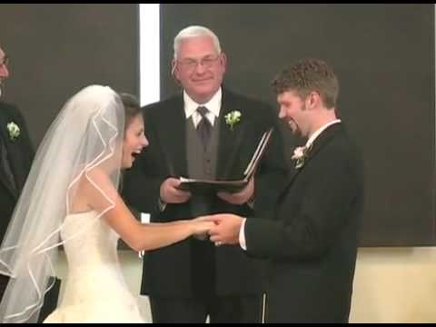 vjenčanje, događaj na kojem se nađe malo suza, malo pjesme, malo pijanstva i puno, uostalom pogledajte..video :))