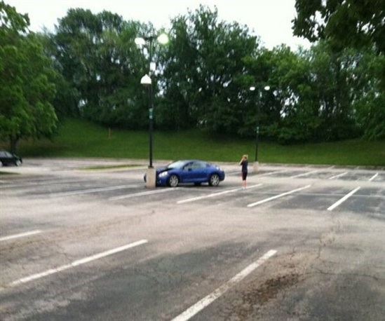 stup naletio na nju..