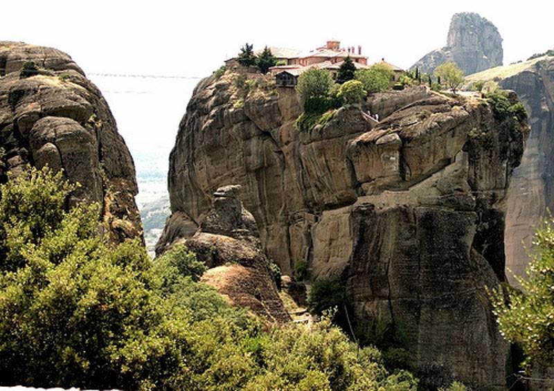 Meteora, kompleks od šest samostana koji se nalazi u Grčkoj, jedno je od najmanje pristupačnih mjesta za život.