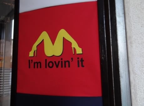 Kobasa u žemljici - hot dog restoran ili bordel?