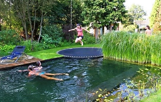 Trampolin - nezaobilazni dodatak svakom pravom bazenu