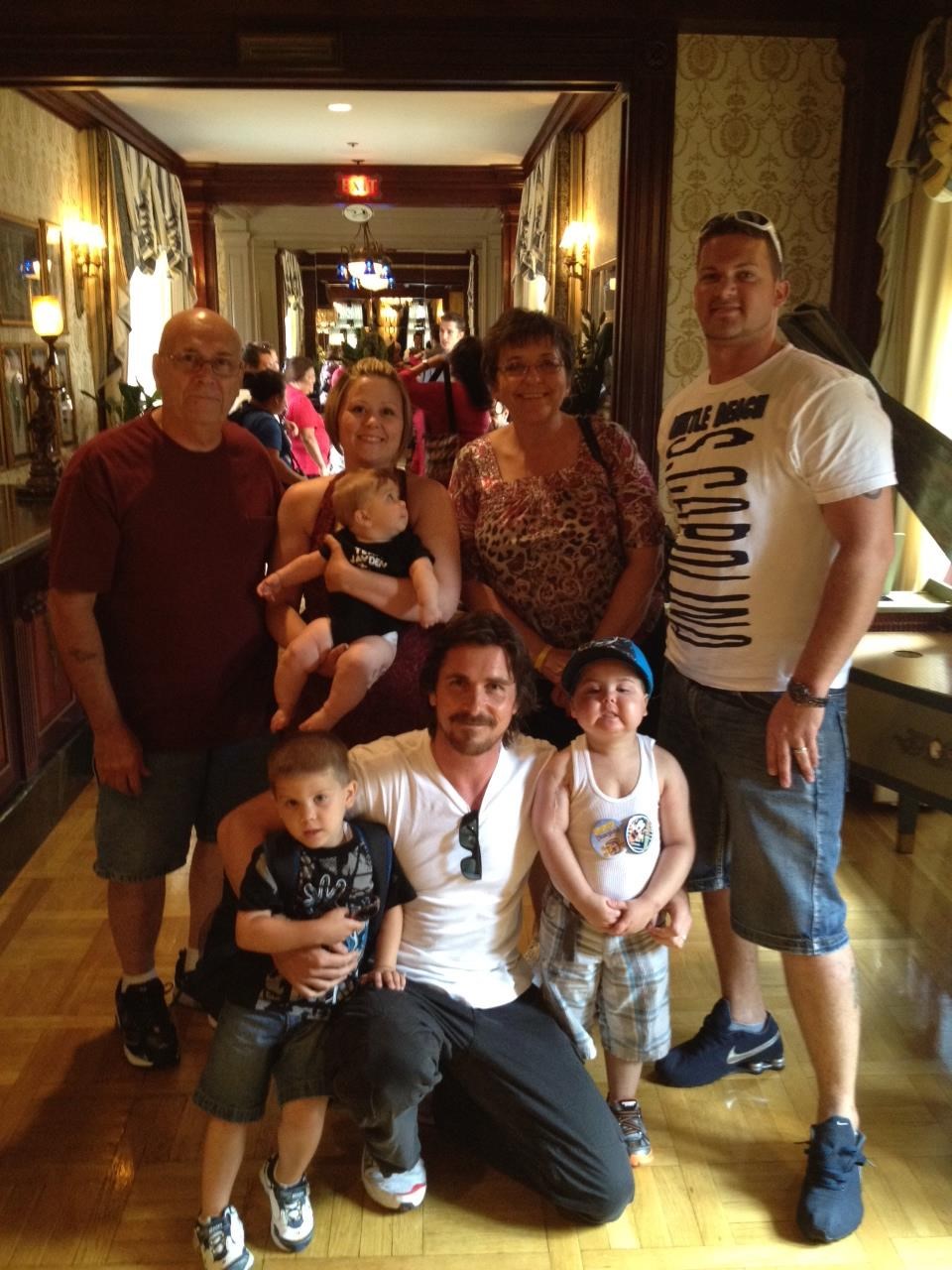 Dobri Bale - klinca s rakom i obitelj odveo u Disneyland