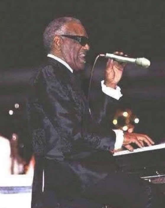 Ako se nasmiješ, užasna si osoba i srami se!