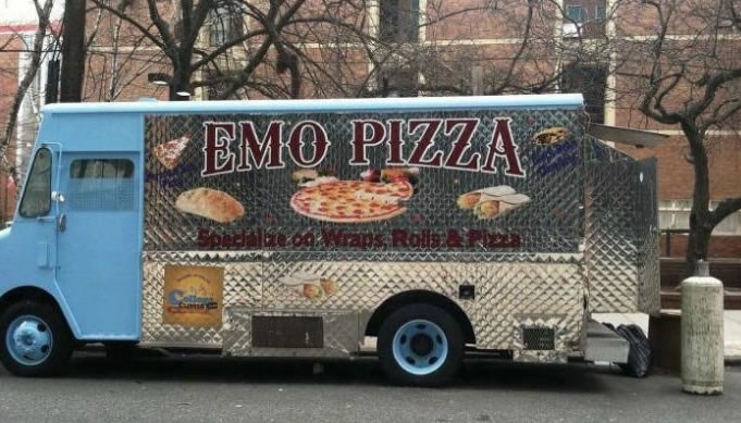 Emo pizza - reže se sama