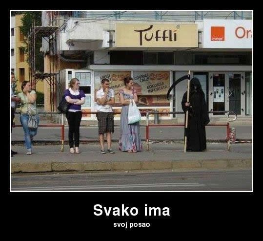 Smrt na dopustu - baci se pod auto, boli ga briga