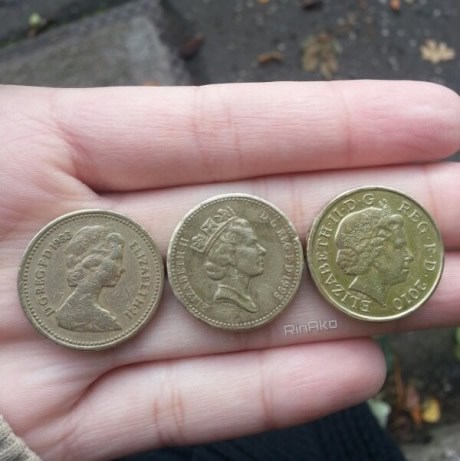 Kraljica je toliko stara da je i novac dobio bore