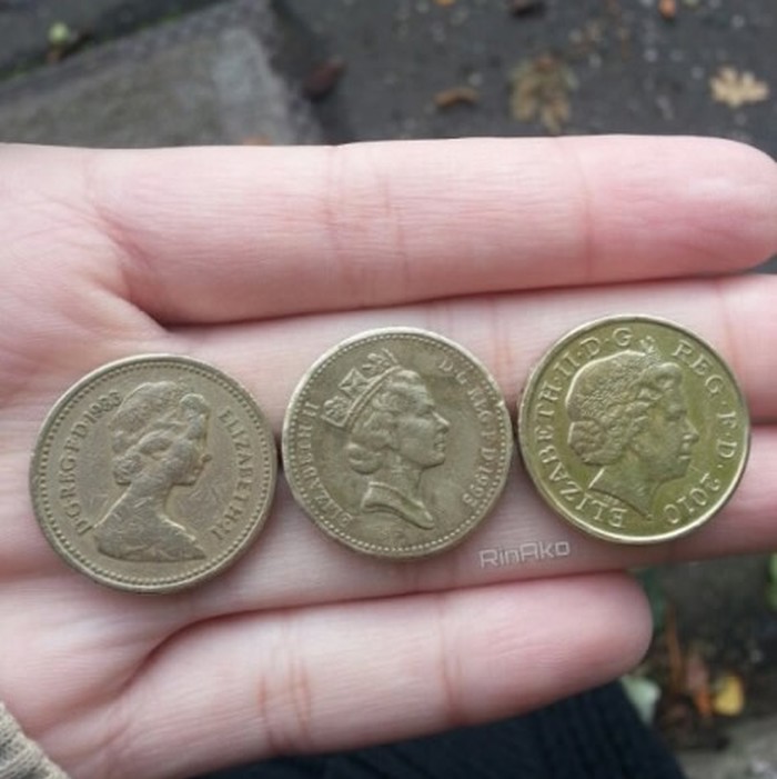 Kraljica je toliko stara da je i novac dobio bore