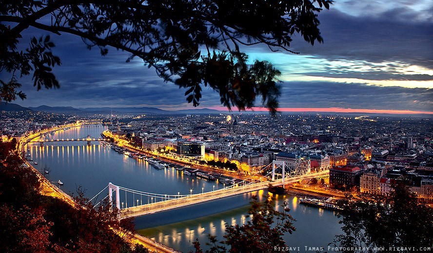 Savršena panorama noćne Budimpešte