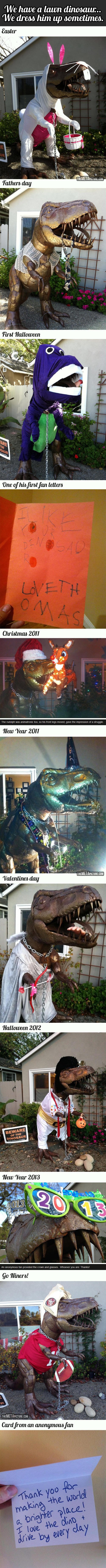 U vrt nasadili dinosaura i zabavljaju susjedstvo kostimima