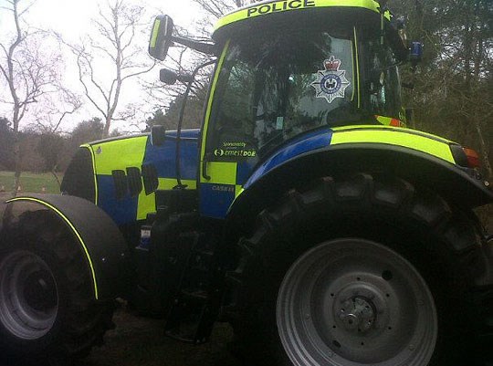 Policijski traktor - za hvatanje ljudskog đubreta