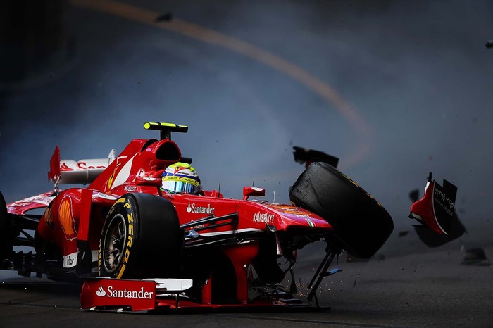 Razvaljeni Ferrari ostao bez kotača