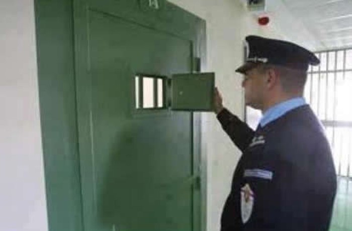 Još jedna pizdarija i letiš van, si čuo!