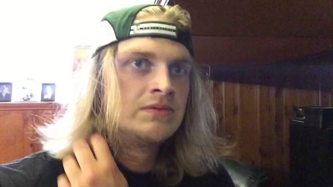 SAVRŠENO! Genijalni komičar u filmiću o "Umiranju" glumi tatu, sina i mamu