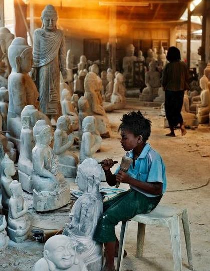 Jedni se klanjaju, drugi se ubijaju od posla za koricu kruha