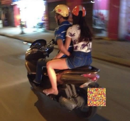 Djevojka vrlo zadovoljena vožnjom