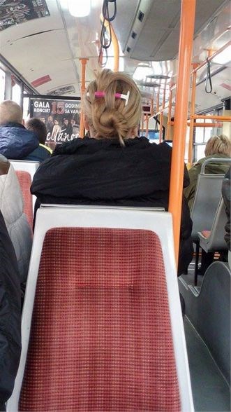 Žene često gube ukosnice, a ova se fino snašla!