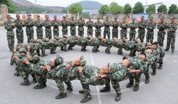 Kineska vojska demonstrira umjetnost spavanja na frontu