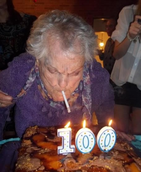 Opaka baka na slavljeničkoj torti pripalila pljugu