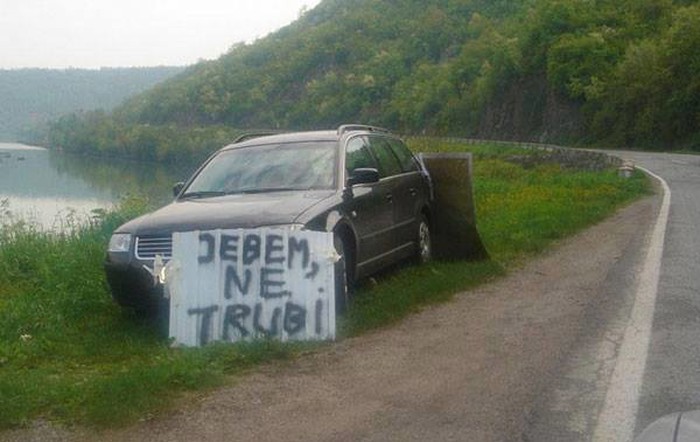 Kad staneš uz cestu na jedan "nabrzaka", ništa bez znaka!