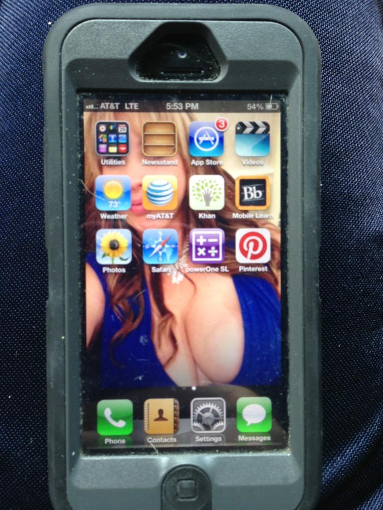 Prekrio lice, ostavio cice: Naljutila se na muža zbog sisa