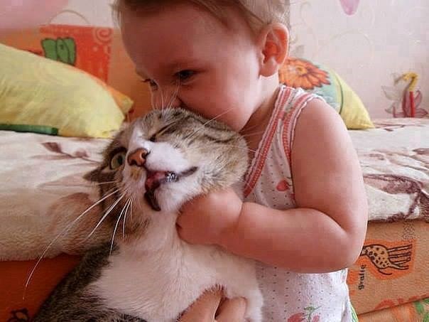 Mica moja, udavit ću te ljubavlju!