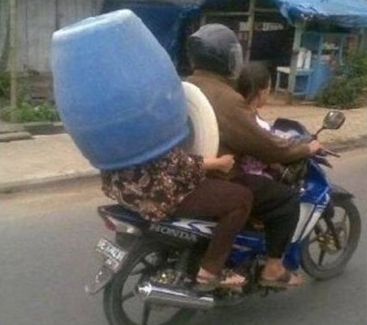 Kako voziti ženu na motoru: Ubio dvije muhe jednim udarcem