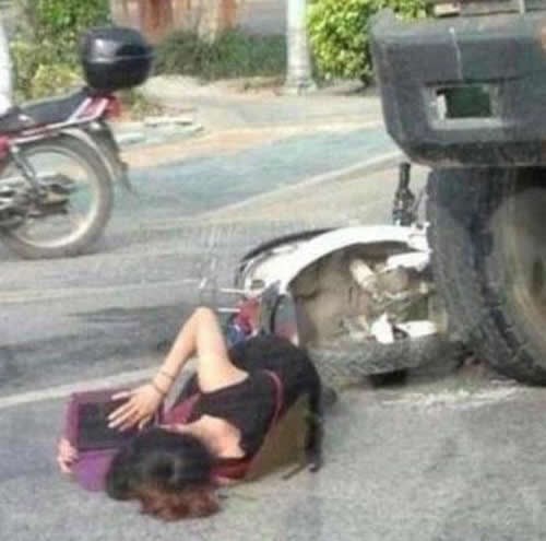 Zgazio me kamion, di mi je tablet, brzo na Twitter!