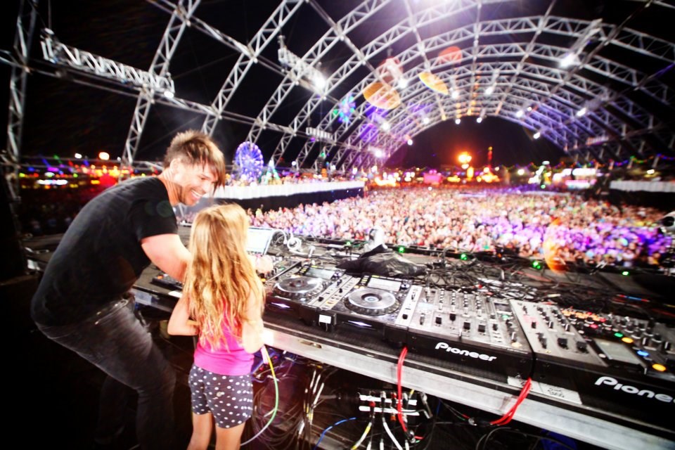 Ovako se vodi kćerkicu na posao: "Tata, što ovaj gumb radi?"