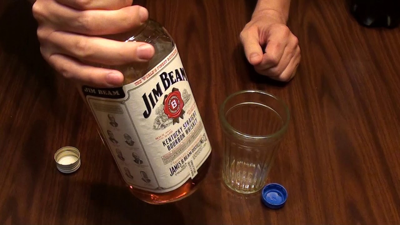 VIDEO Rus riješio vječni misterij: Evo kako u čašu natočiti Colu ili Pepsi bez imalo pjene!