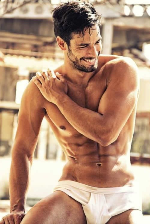 Namažeš mu leđa da ne izgori?