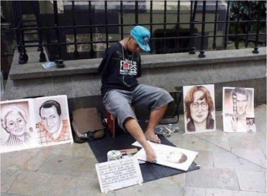 Umjetnik bez ruku nogama crta nevjerojatne portrete