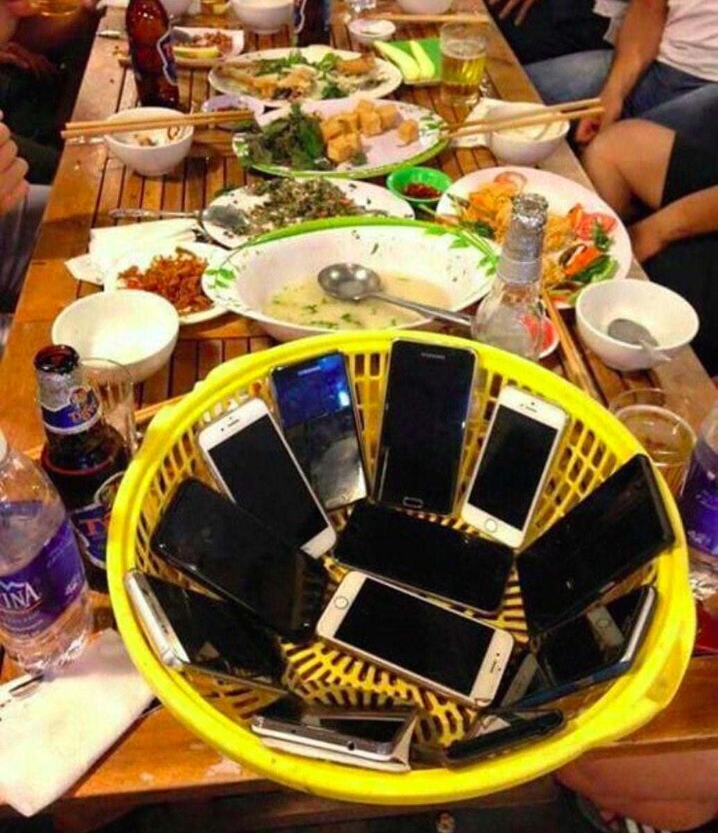 Ekipa je otišla na večeru i piće, način na koji su odredili tko plaća račun je genijalan!