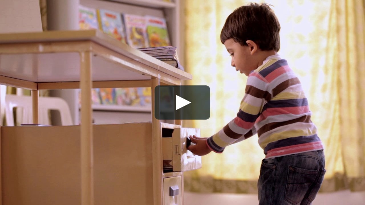 VIDEO: Dijete je crtalo kredom po betonu, kada su vidjeli zašto ostali su bez riječi!