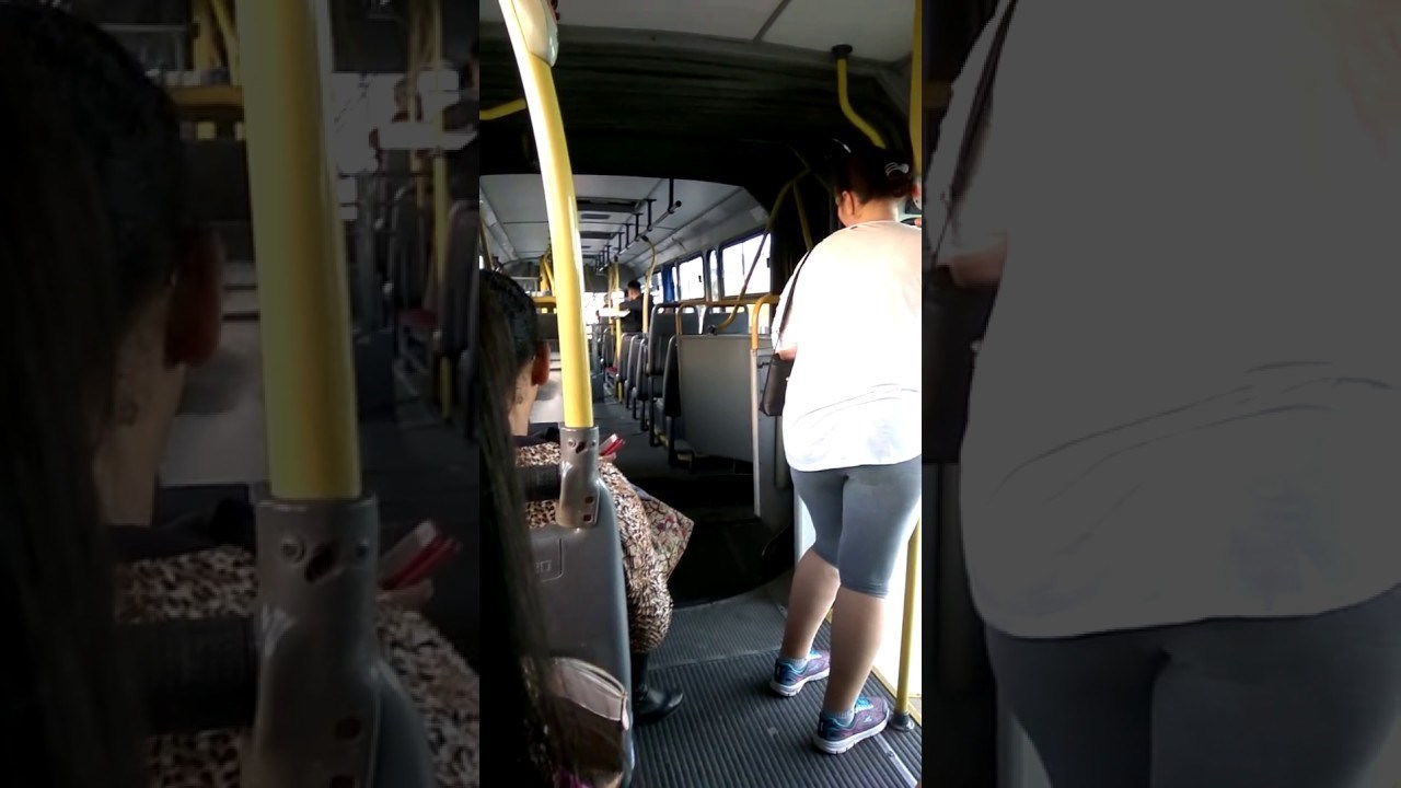 Primijetio je da s busom javnog prijevoza nešto nije uredio pa je snimio nevjerojatan prizor usred vožnje!