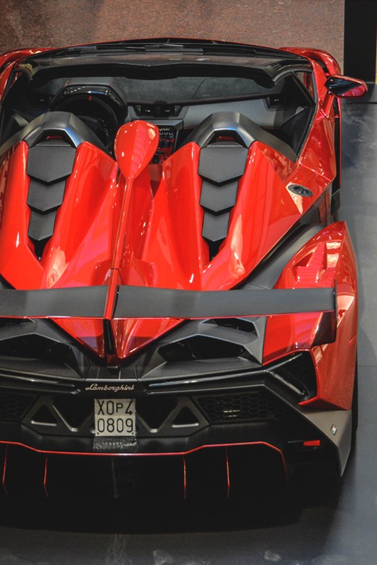 Auto ili svemirski brod?