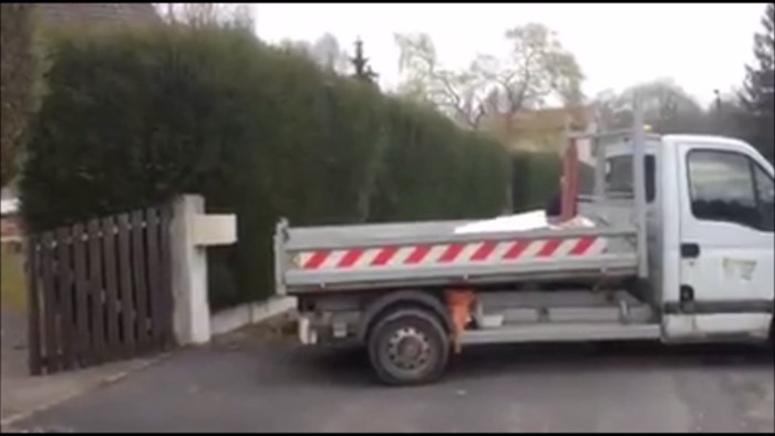 VIDEO Francuski gradonačelnik je odlučio neodgovornim građanima vraćati smeće pred kućni prag, evo kako to izgleda!