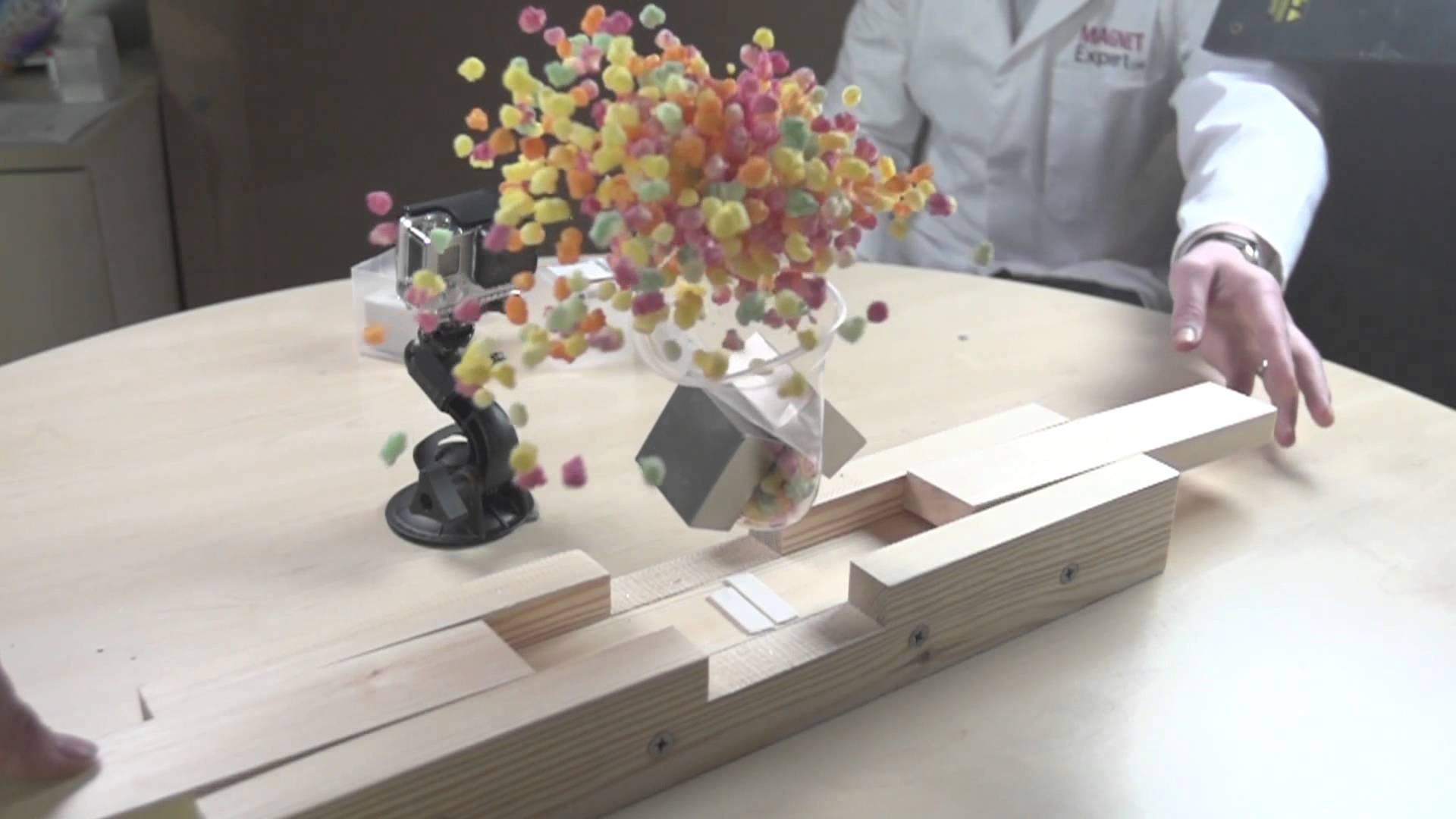 VIDEO: Superjaki neodimijski magneti uništavaju sve pred sobom!