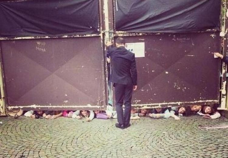 Obožavateljice probile dno dna: Bože, ako te ima spasi nas