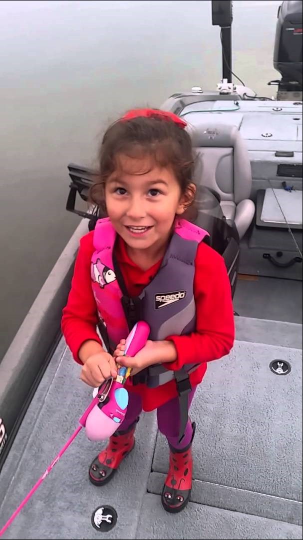 BARBIE-RATNICA: Fenomenalna klinka upecala ulov života!