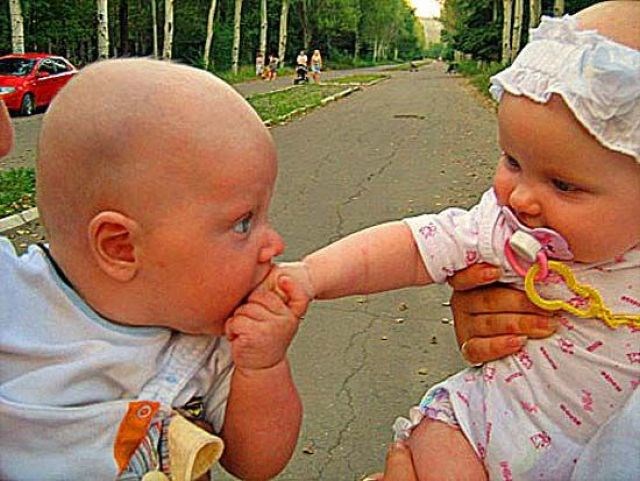 Mali slinavi džentlmen šarmira od rođenja