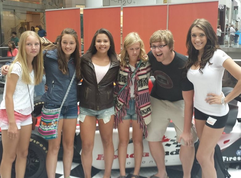 Lice ljubomore: Zavidna cura bleji u hostesu