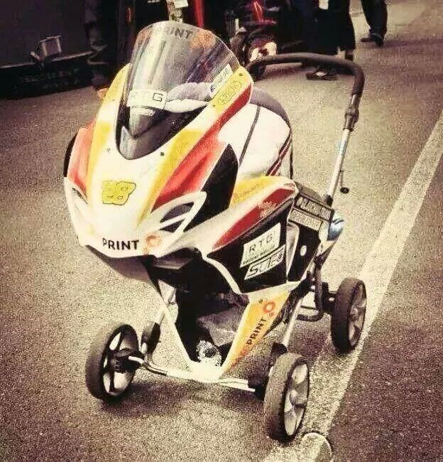 Trkaća kolica za bebe koje su na 100 decibela za 3 sekunde