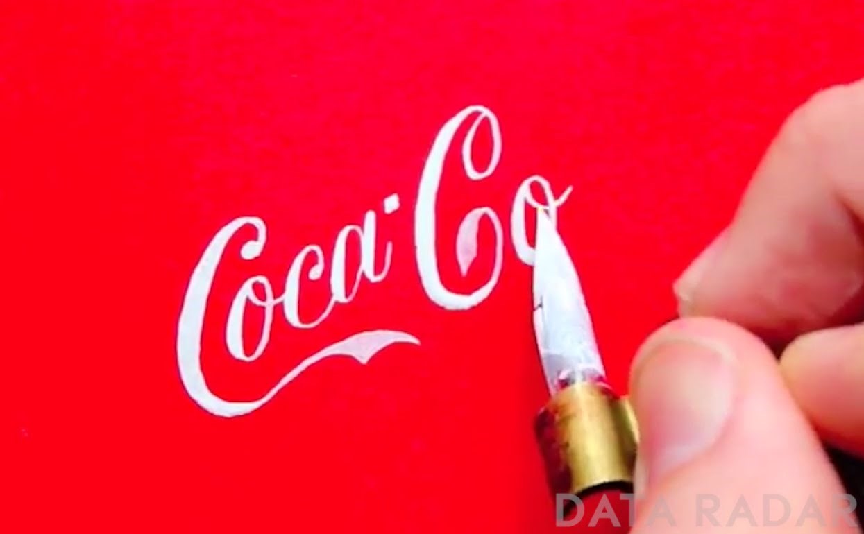 VIDEO: Rukama može savršeno nacrtati poznate logotipe