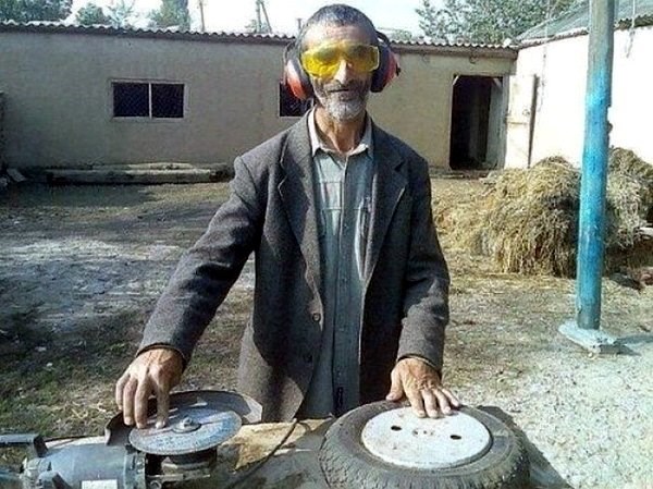 DJ CDRom rado pozira novinarima