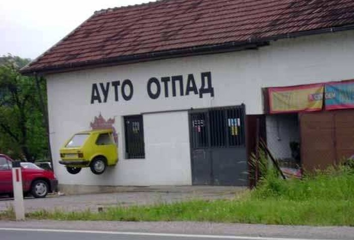 Ulaz na otpad "autom kroz zid"